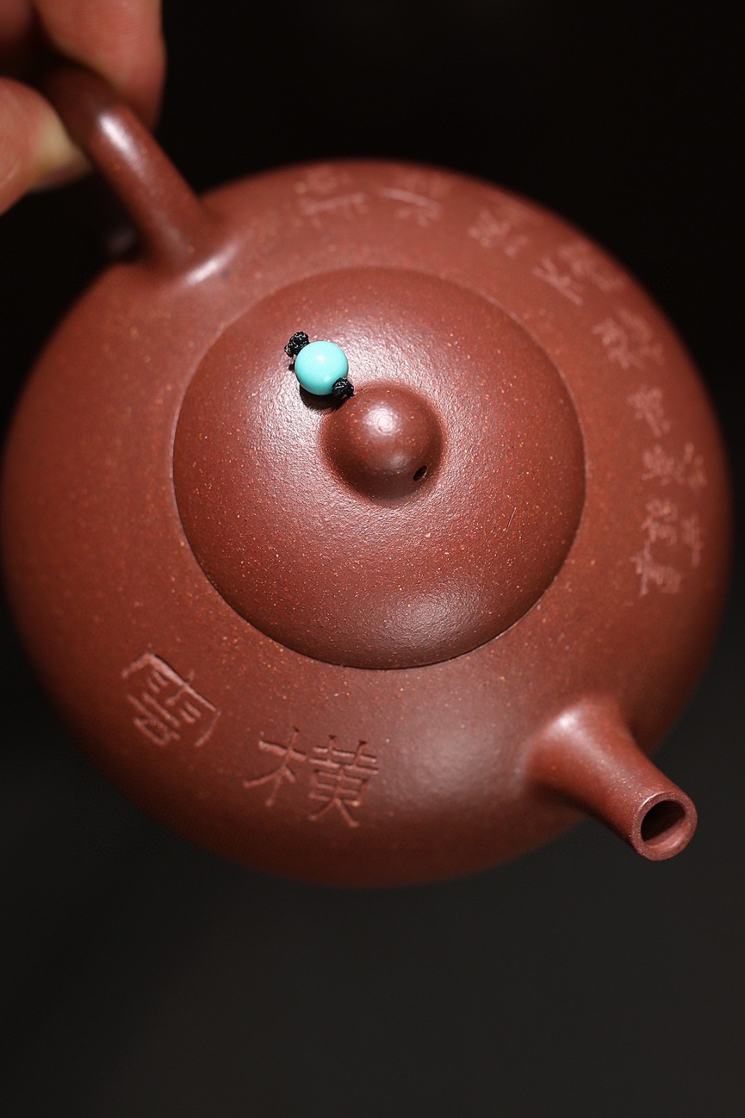 长在黄龙山脚世代做壶从小耳濡目染对紫砂壶情有独钟