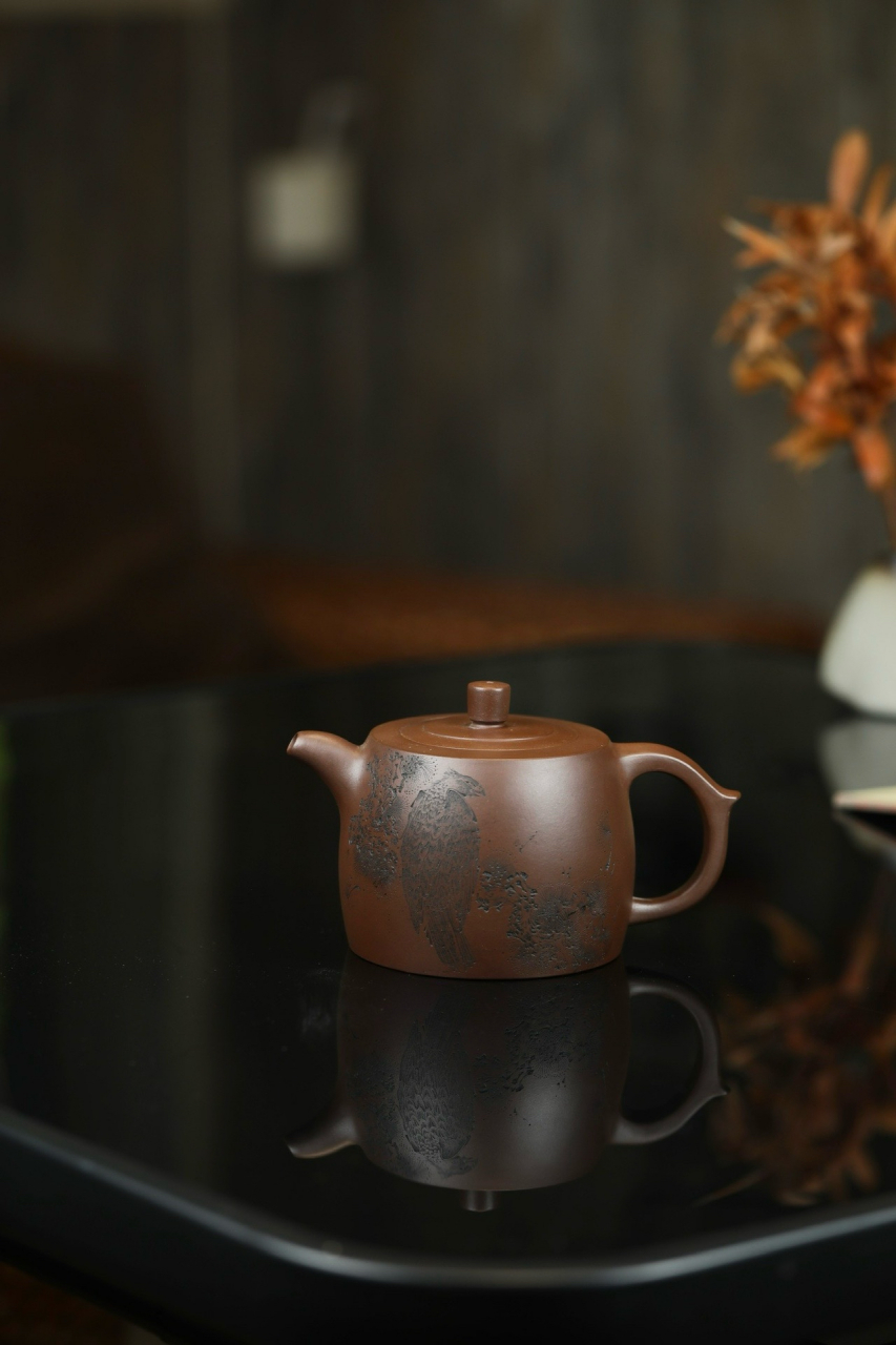 井栏·张晔刻绘   高货       /容量480cc/极品紫泥 手捧古雅浑厚的"