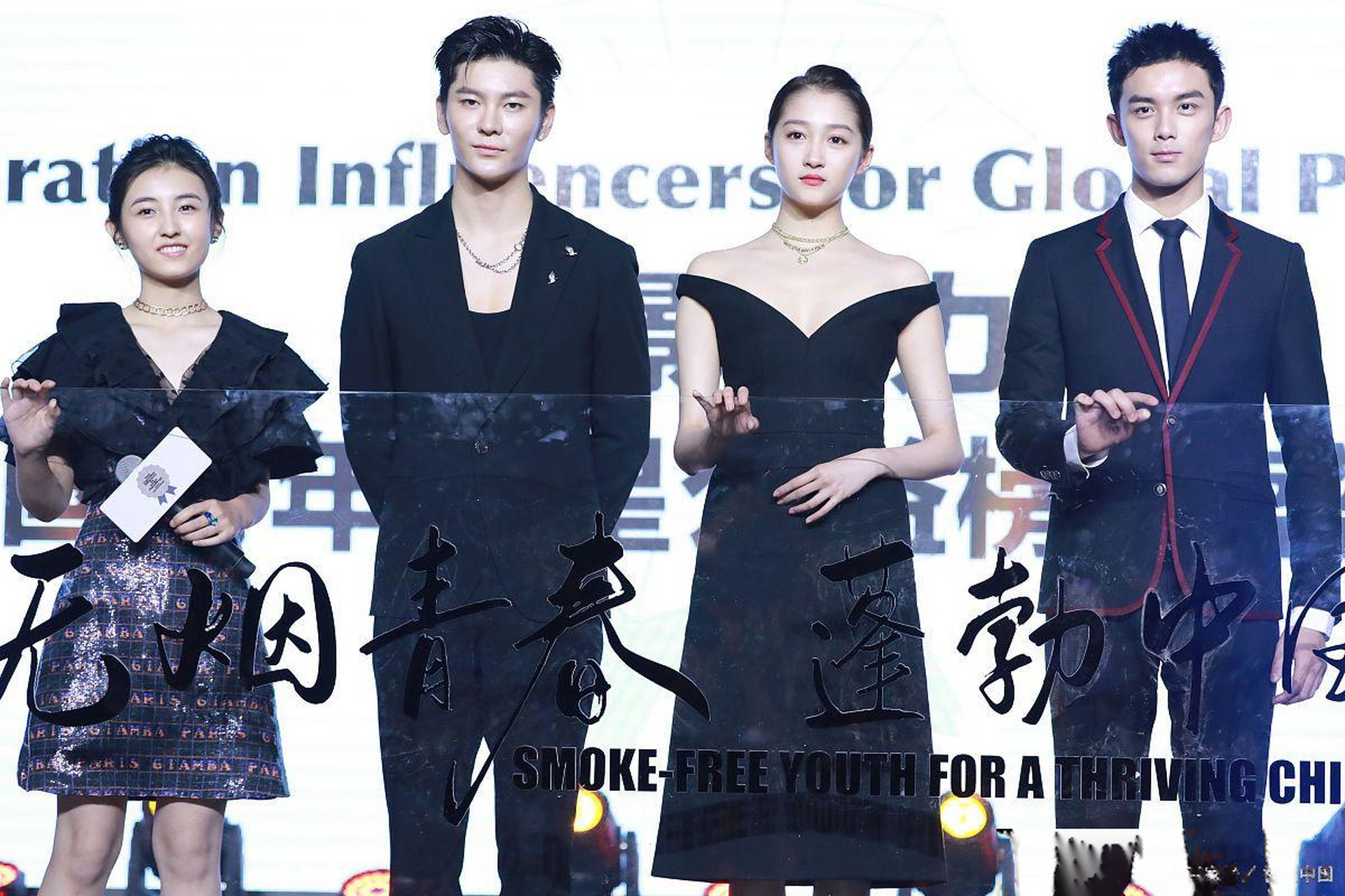 所以,张子枫和关晓彤,谁最好看.