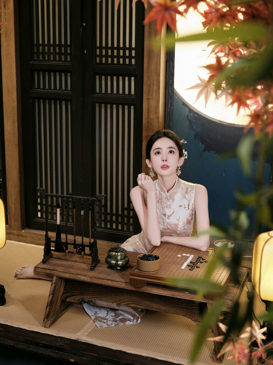 古力娜扎旗袍风韵,倾城之姿定格写真瞬间