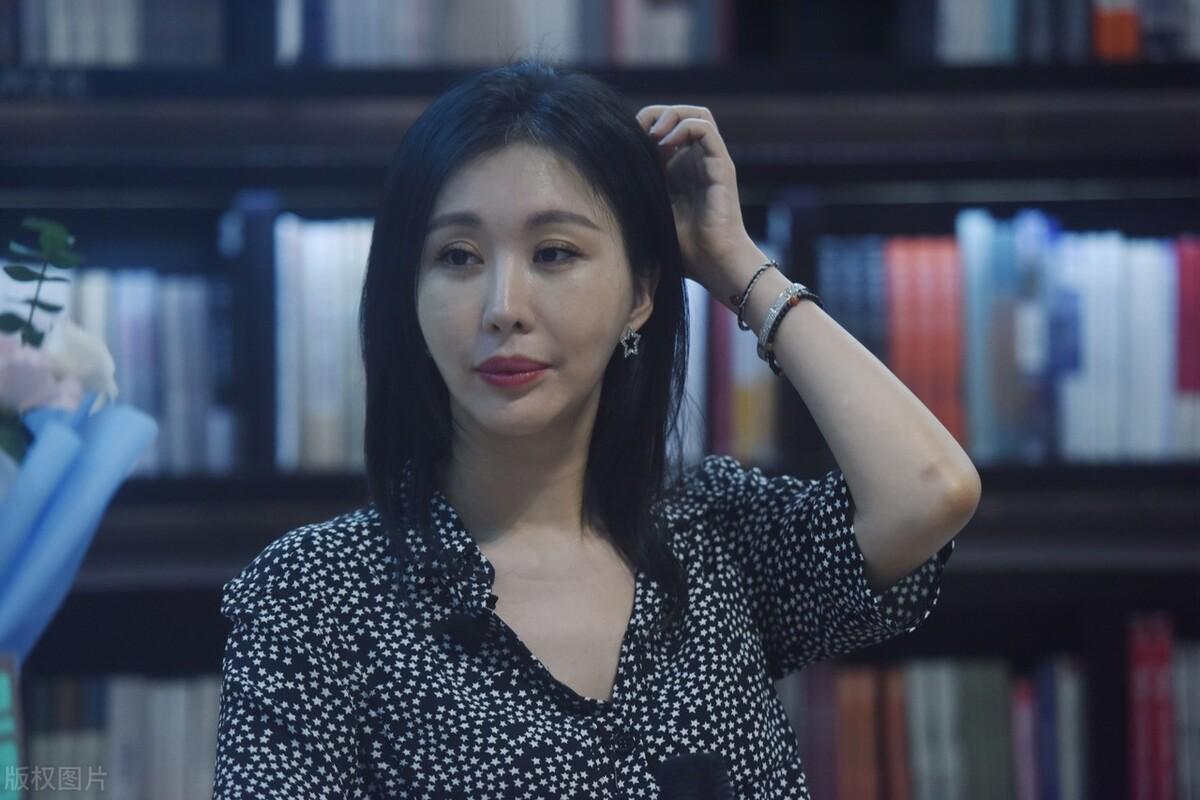 田朴珺豪宅曝光,有套1000平的房子,嫁给王石的田朴珺有多幸福?