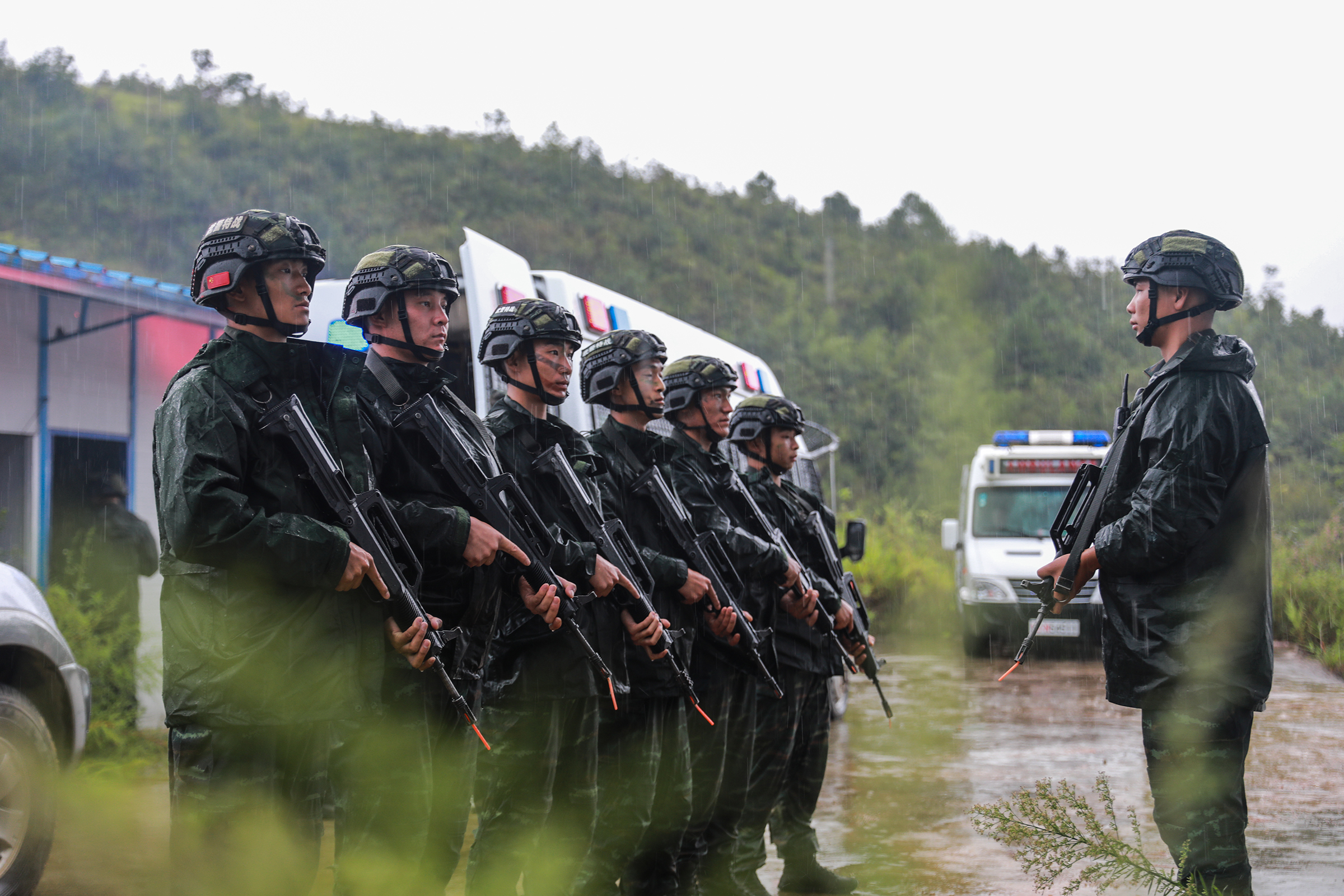 武警特战帅气图片