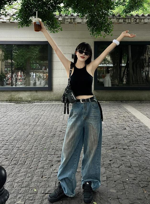 夏天穿牛仔裤,配这3双鞋更时髦!