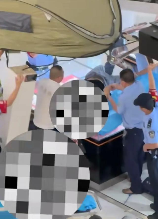 突发!合肥"之心城购物中心"男子跳楼身亡,生死真的是一念之间