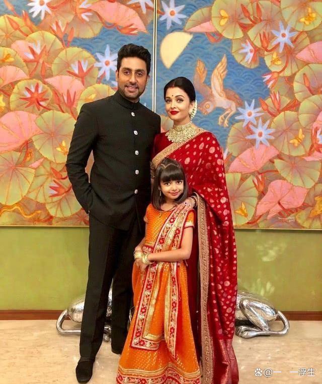 回顾:印度第一美女:"二婚"嫁豪门被嫌弃,女儿没遗传高颜值