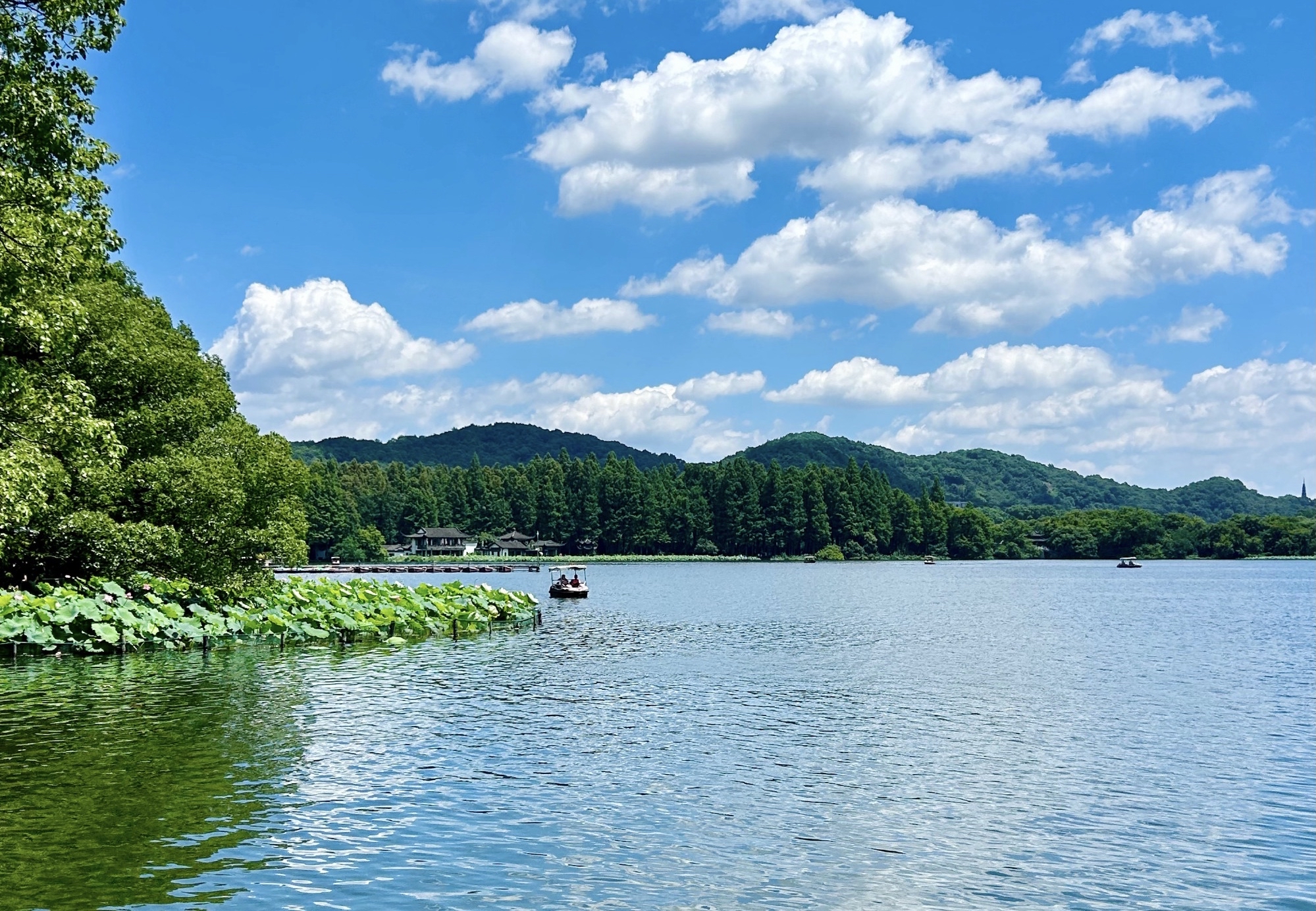 杭州西湖从"山色空蒙雨亦奇"模式切换到"水光
