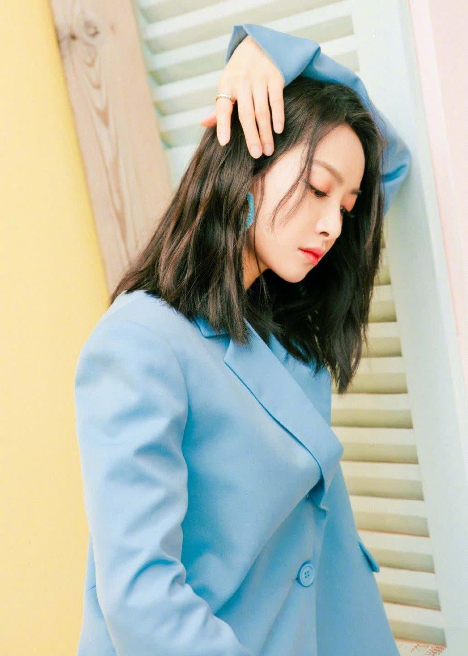 宋茜男友风蓝西装节目造型