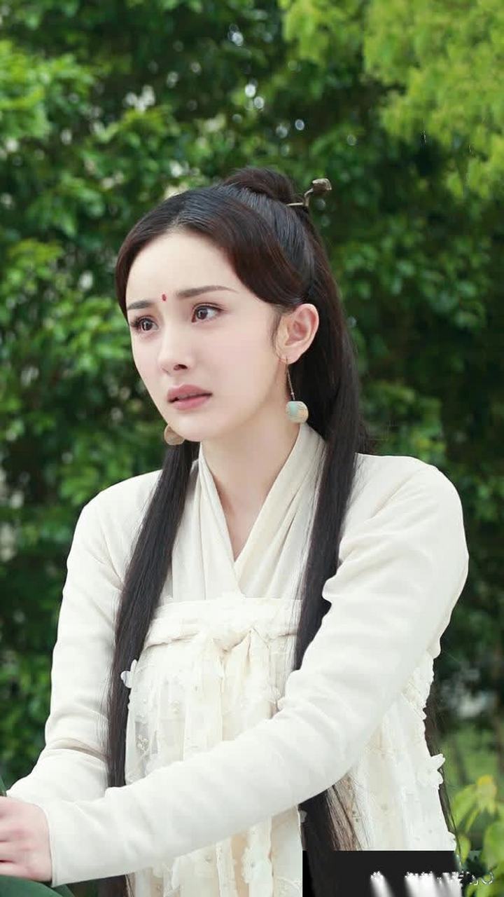 杨幂的白浅除了战斗值弱了点别的没毛病,演的也比刘亦菲版霸气