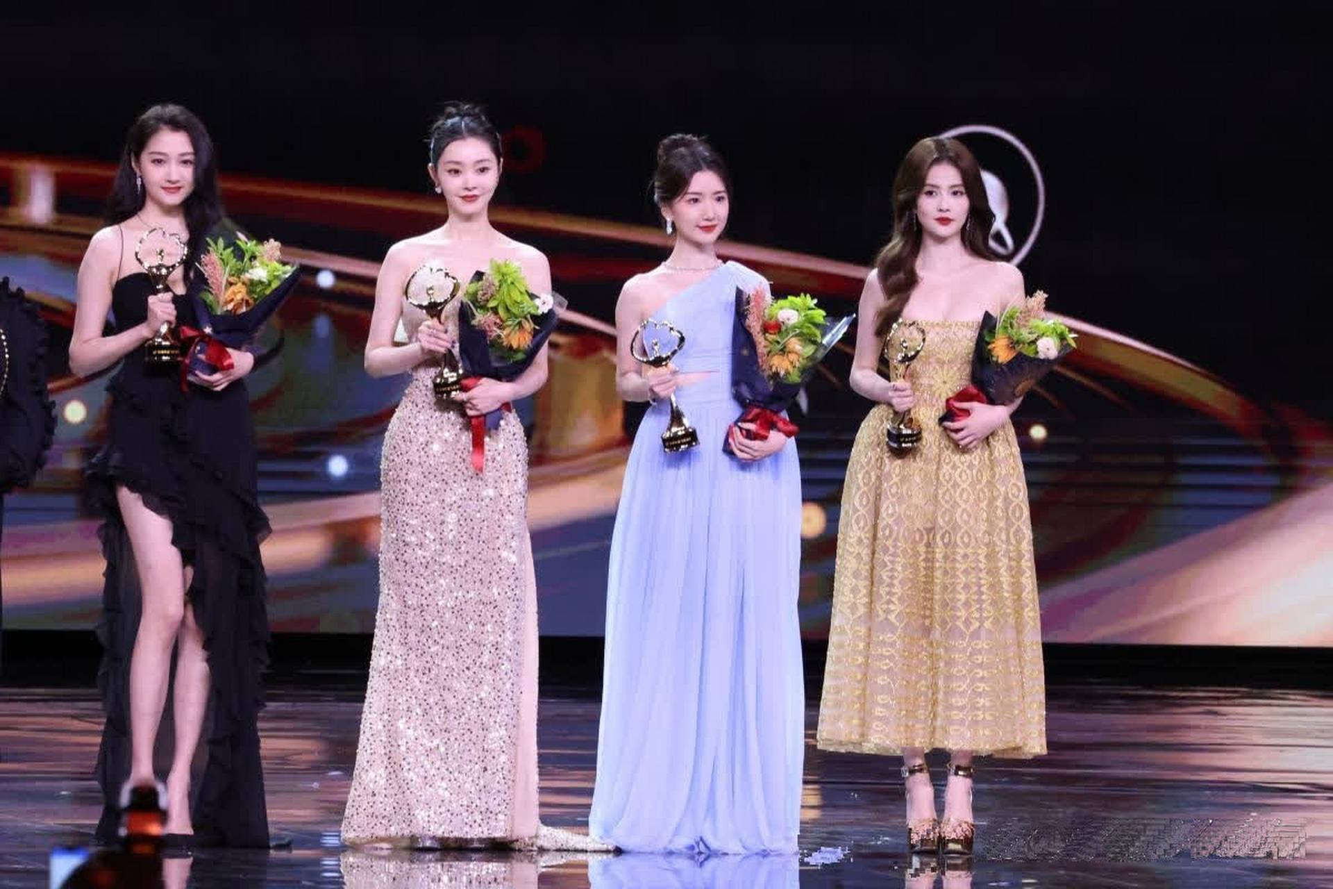 关晓彤和毛晓彤中间的宋轶