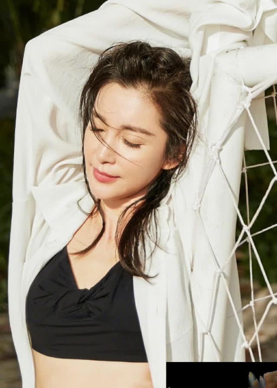 李冰冰白皙肌肤吹弹可破,可爱迷人至极