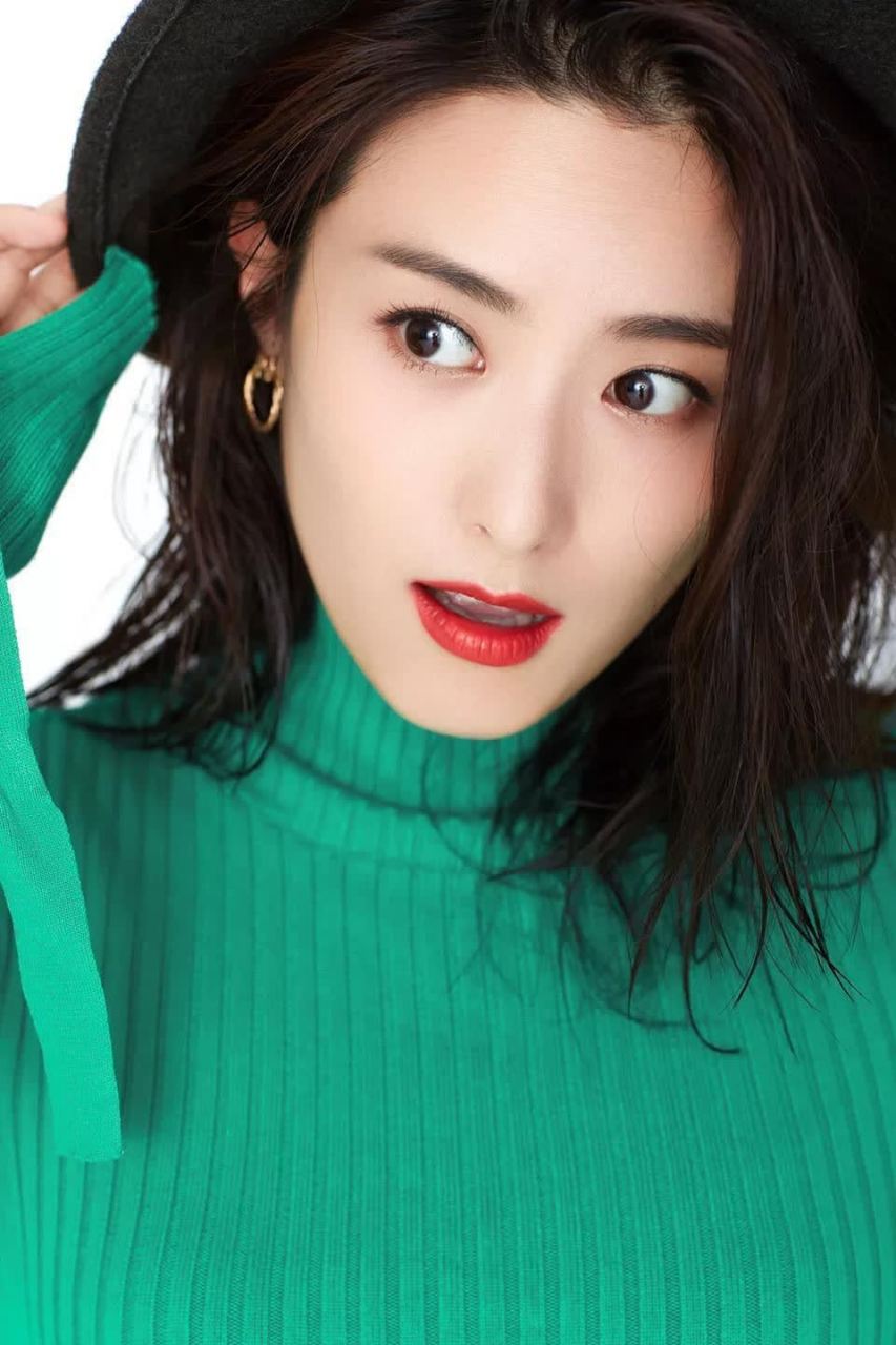 徐百卉冬日暖色头像