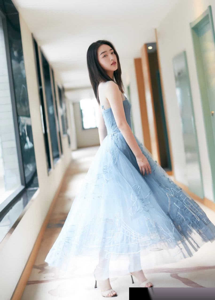 邓恩熙纱裙少女