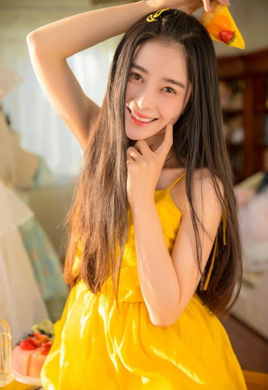 赵韩樱子长相甜美日常穿衣百配清新靓丽写真