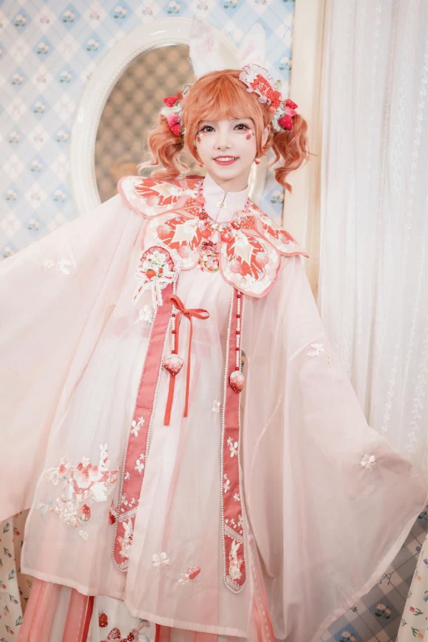 谢安然,可爱草莓色