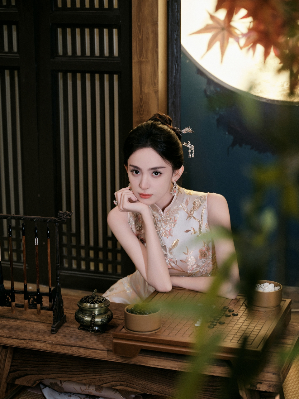 古力娜扎旗袍风韵,倾城之姿定格写真瞬间