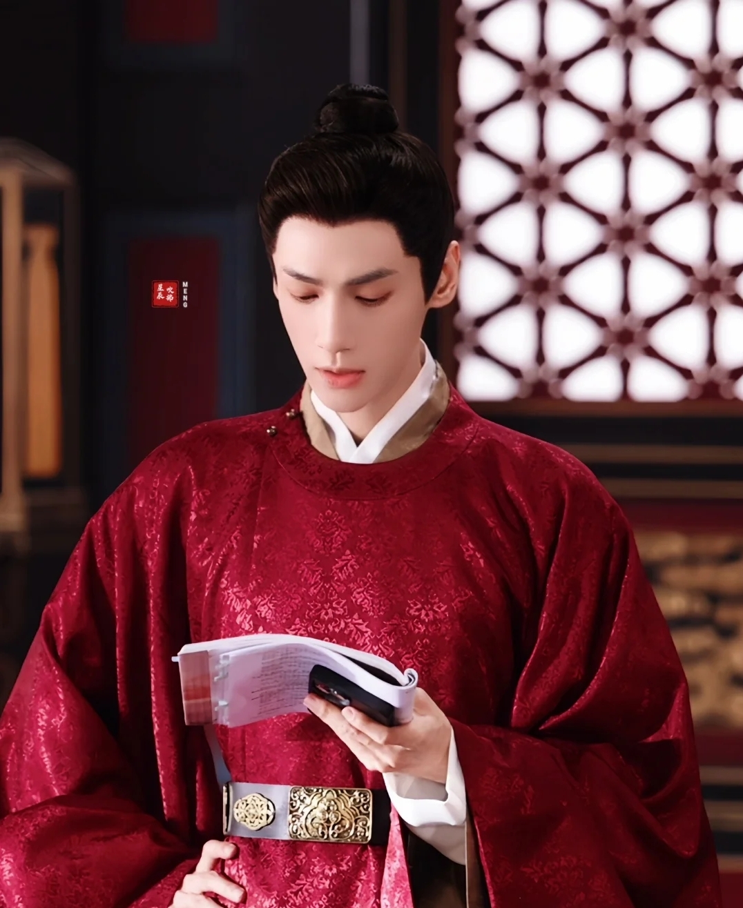 穿红衣官服的罗云熙,从小说里走出来的古言男主