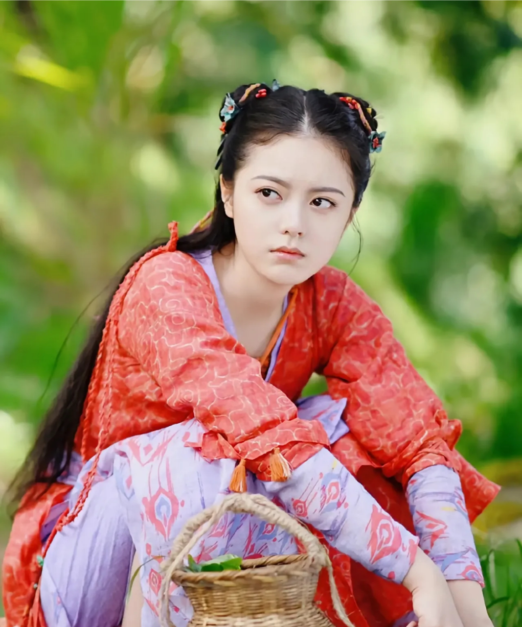 赵今麦还是放弃古偶剧吧,一穿上古装就显得呆呆的,尤其是眼睛,看起来