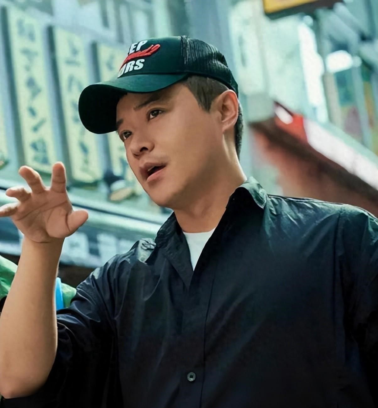 陈思诚阮巨现身布达佩斯,低调用餐没有架子,女友身材气质绝佳