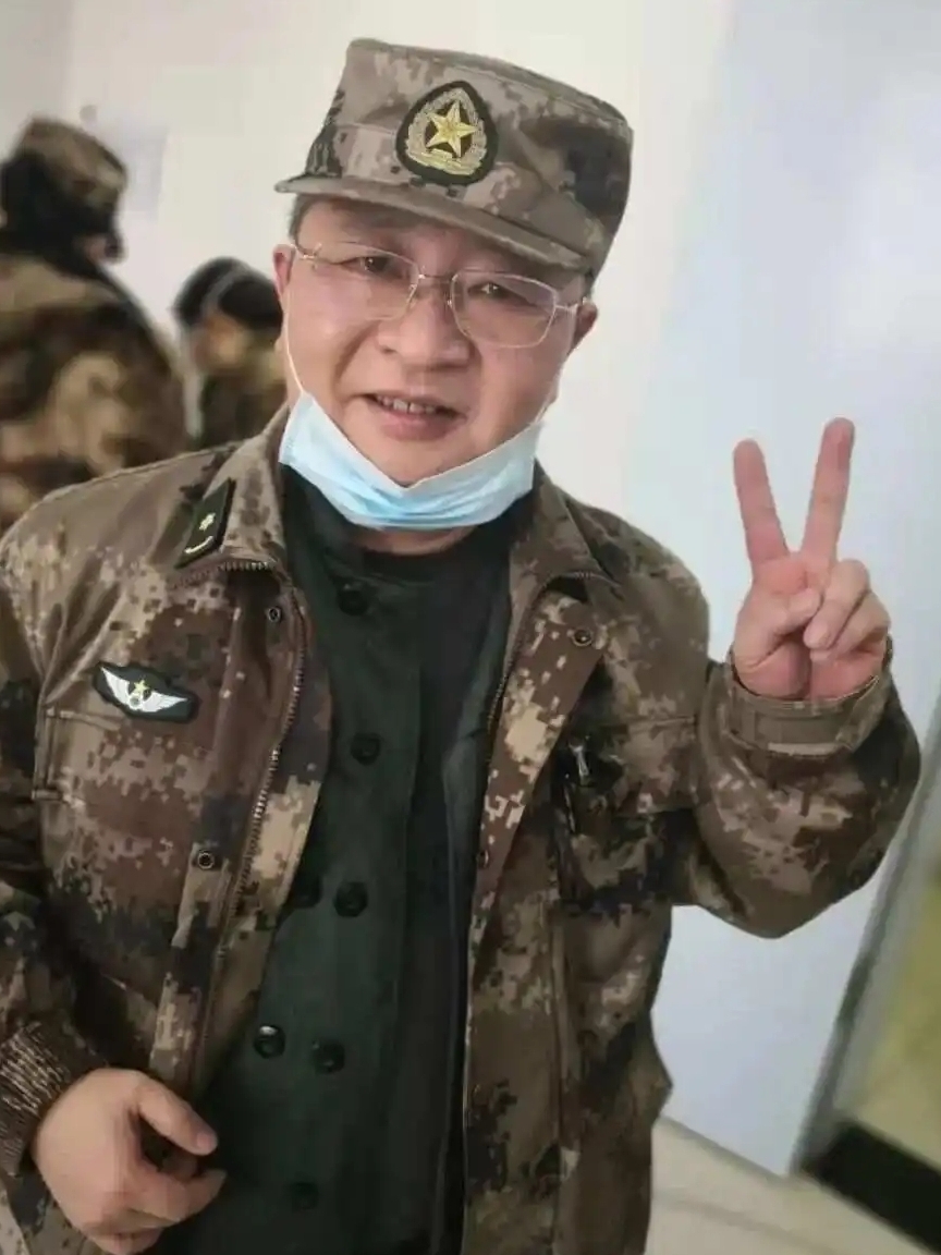 亲戚的儿子,02年高考分数620多,因为军校不收费还给