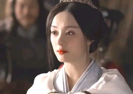 公元前272年,宣太后芈月,看着奄奄一息的义渠王,眼泪夺眶而出:"你这匹