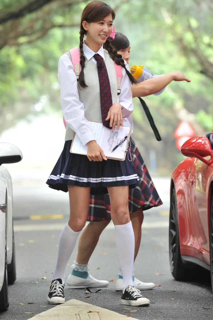 50岁林志玲穿学生装太违和了!