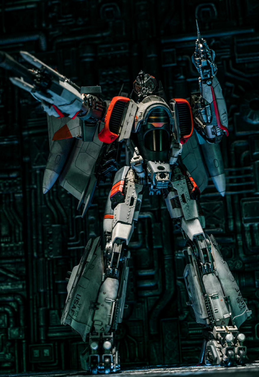 模型欣赏:分享一组变形金刚电影外传摄影作品,展现了霸天虎闪电和声波