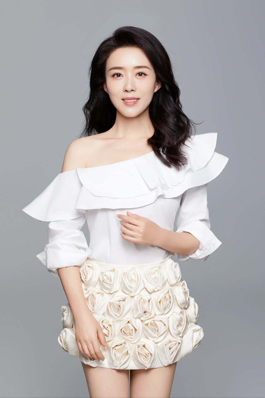 家人们,氧气女神颜丹晨简直像像嫦娥下凡.这颜值简直逆天啦!