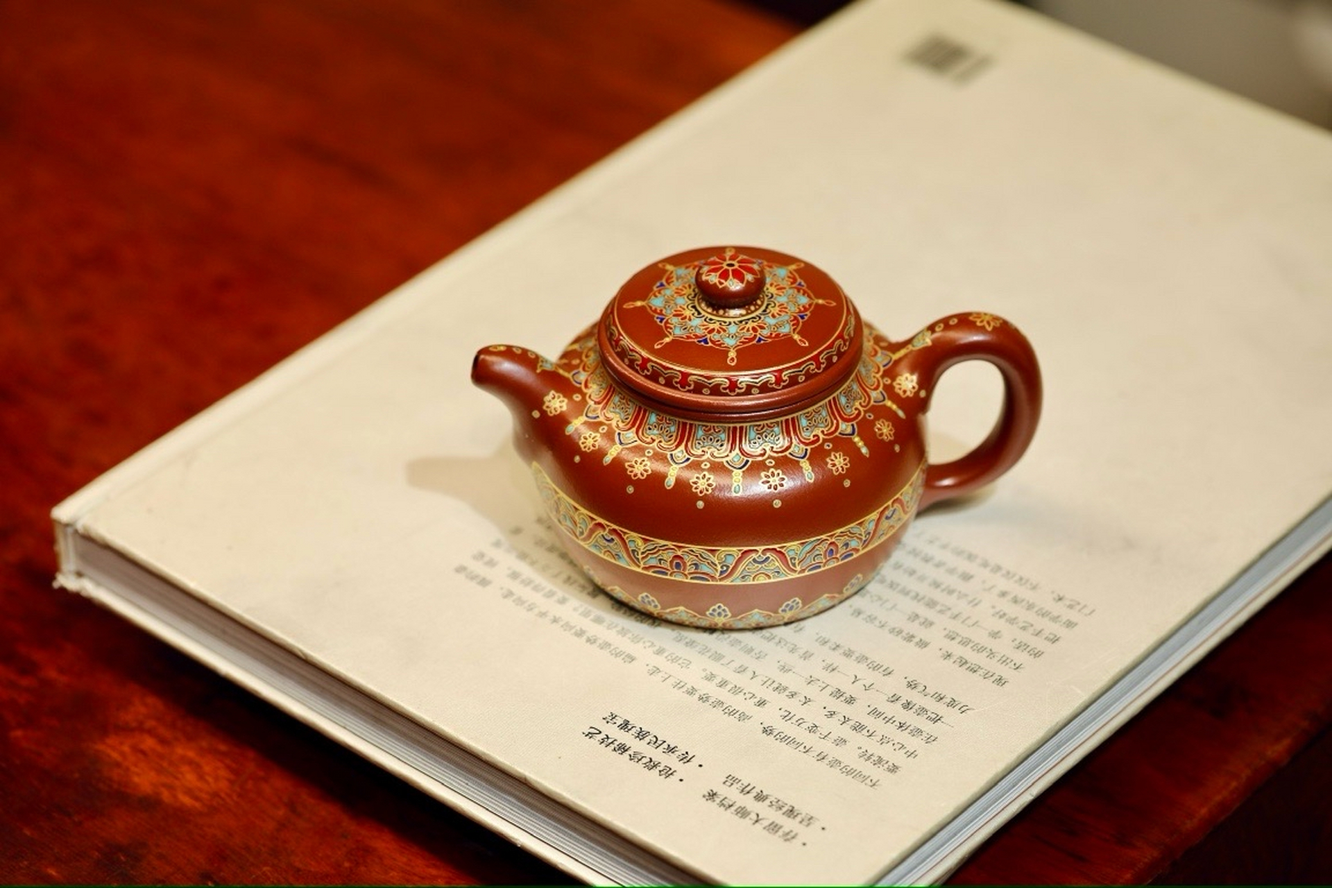 满工珐琅彩错金系列            /容量300cc/极品朱泥 德钟壶寓意在"