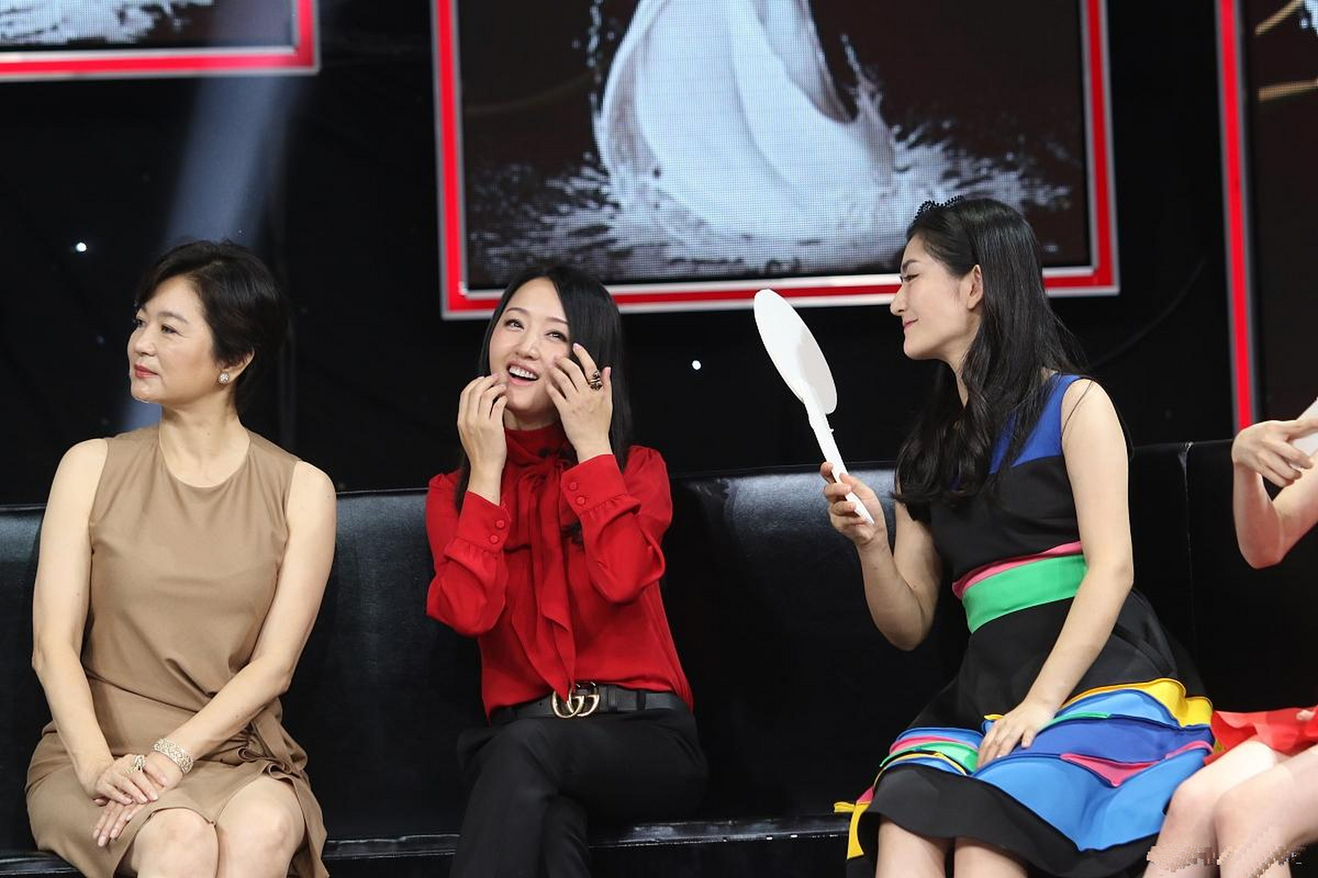 林青霞和杨钰莹,也还是漂亮的!虽然是年纪大了.