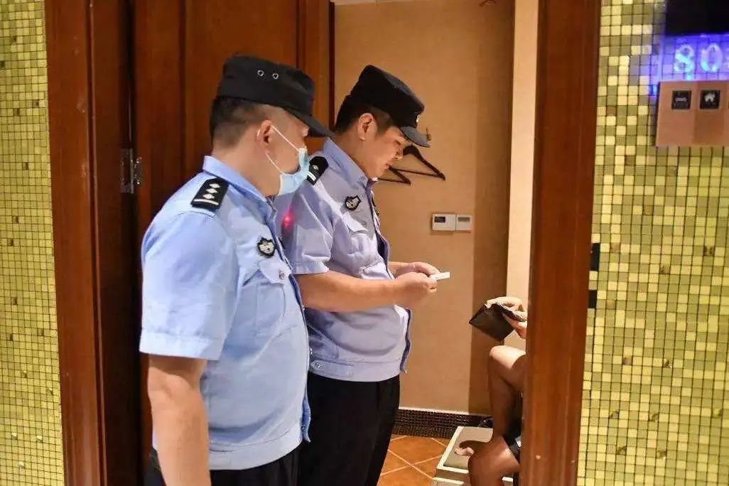 网友疑惑,为什么住酒店那么多次,从来没遇到过警察查房呢?