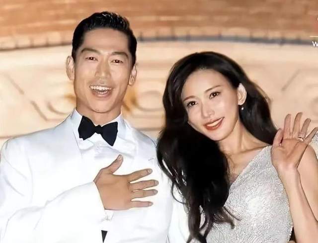 林志玲独自带娃出行被偶遇,照顾孩子亲力亲为,本人被夸温柔低调