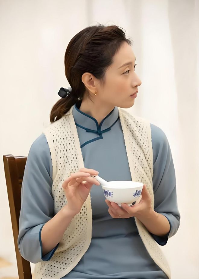 她是最干净的女演员,15年来一直没有红,可她的丈夫却是大红大紫