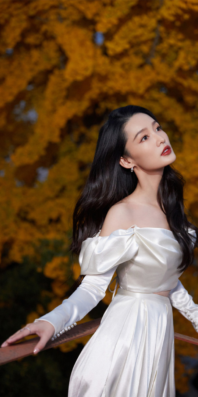 李沁,白色抹胸裙