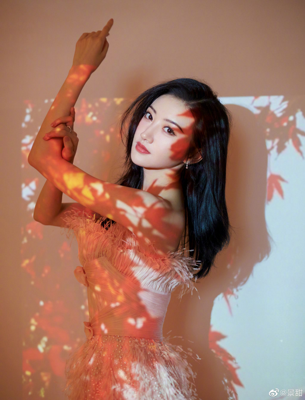 景甜的这组抹胸长裙太美