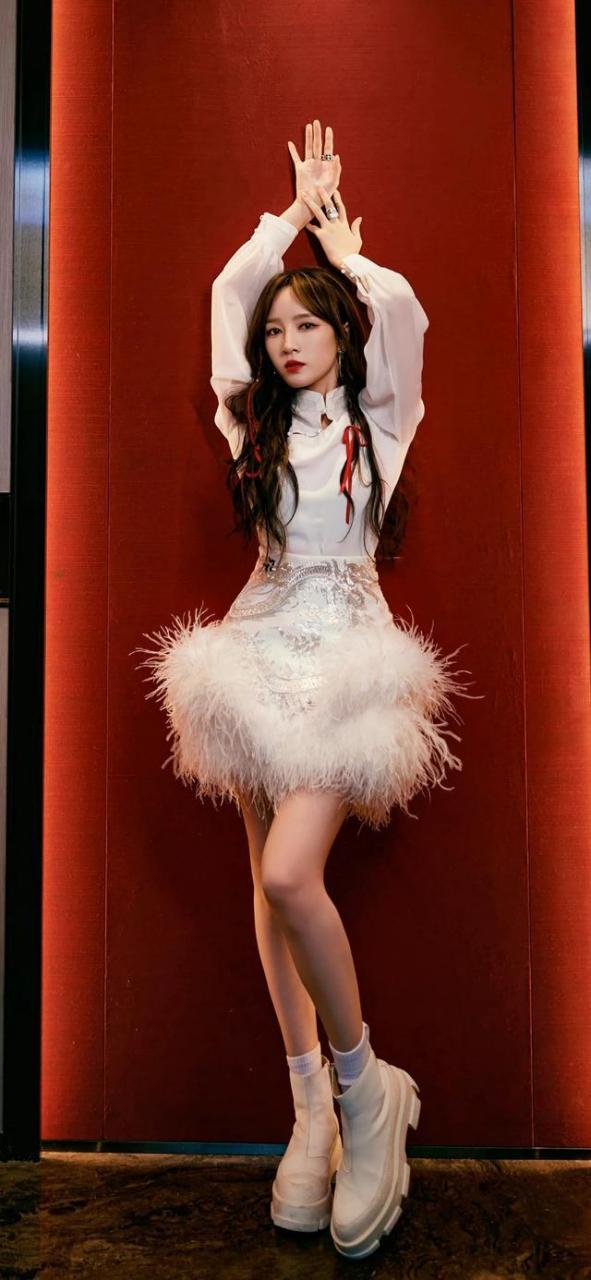 孟佳,白色纯美风写真壁纸图集