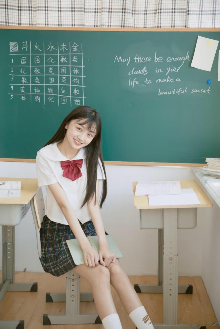 曲芷含:今天心情是什么颜色呢哇咔咔