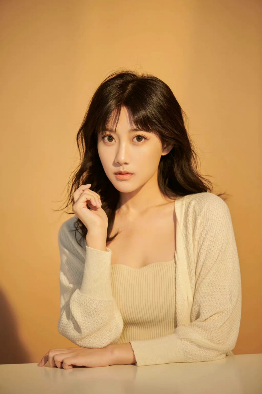 李艺彤,粉色甜心