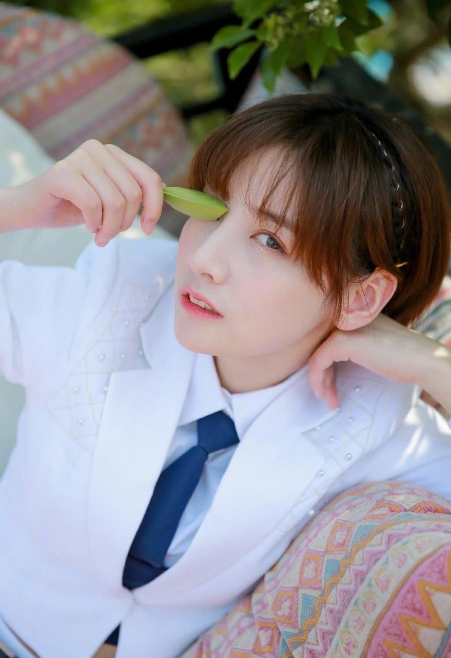 赵粤创造营学员制服写真图片
