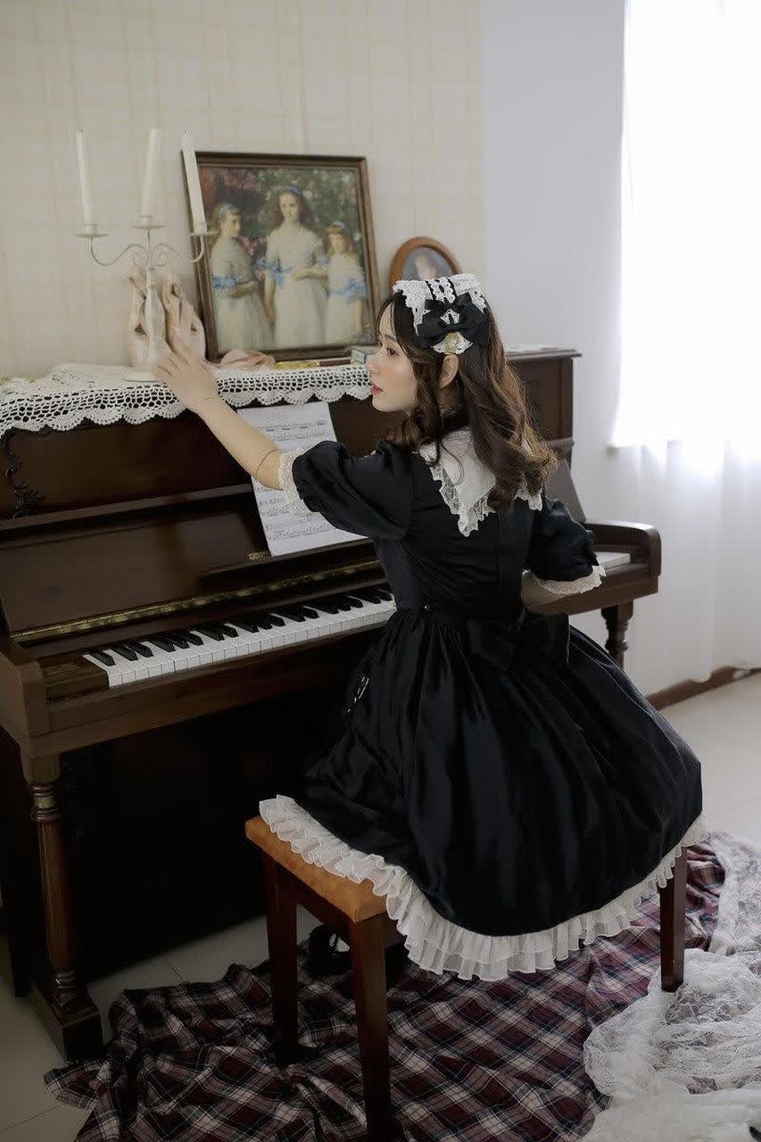 伤感女生-旋转的洛丽塔