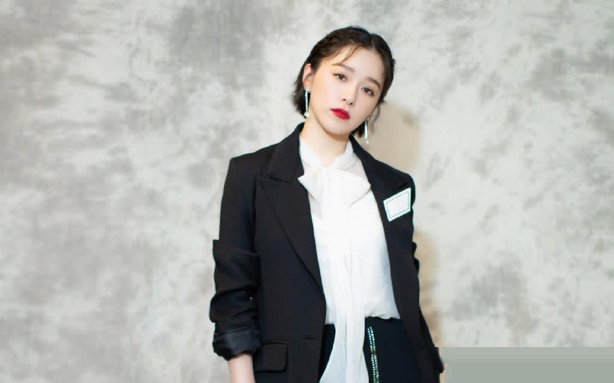 阚清子短发帅气