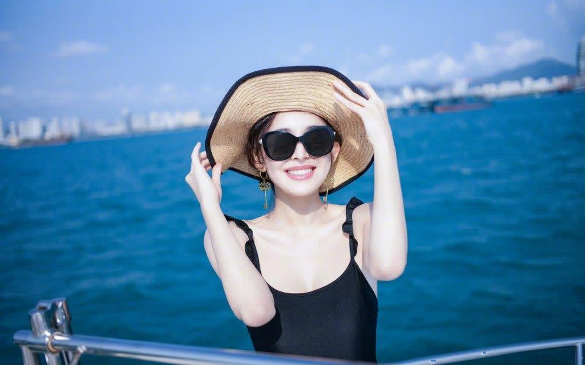 古力娜扎,白皙比基尼女孩