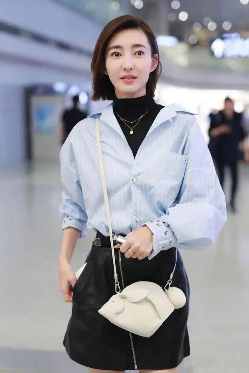 王丽坤梳短发又飒又美