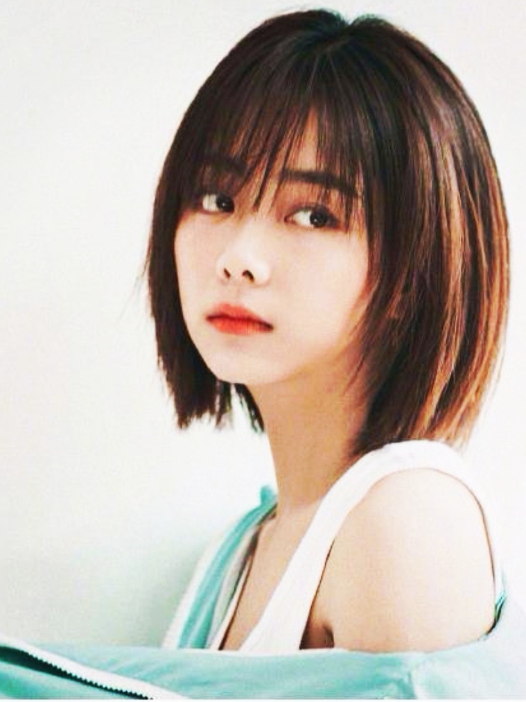 谭松韵以惊艳的长发造型复出,赢得了无数粉丝的赞叹