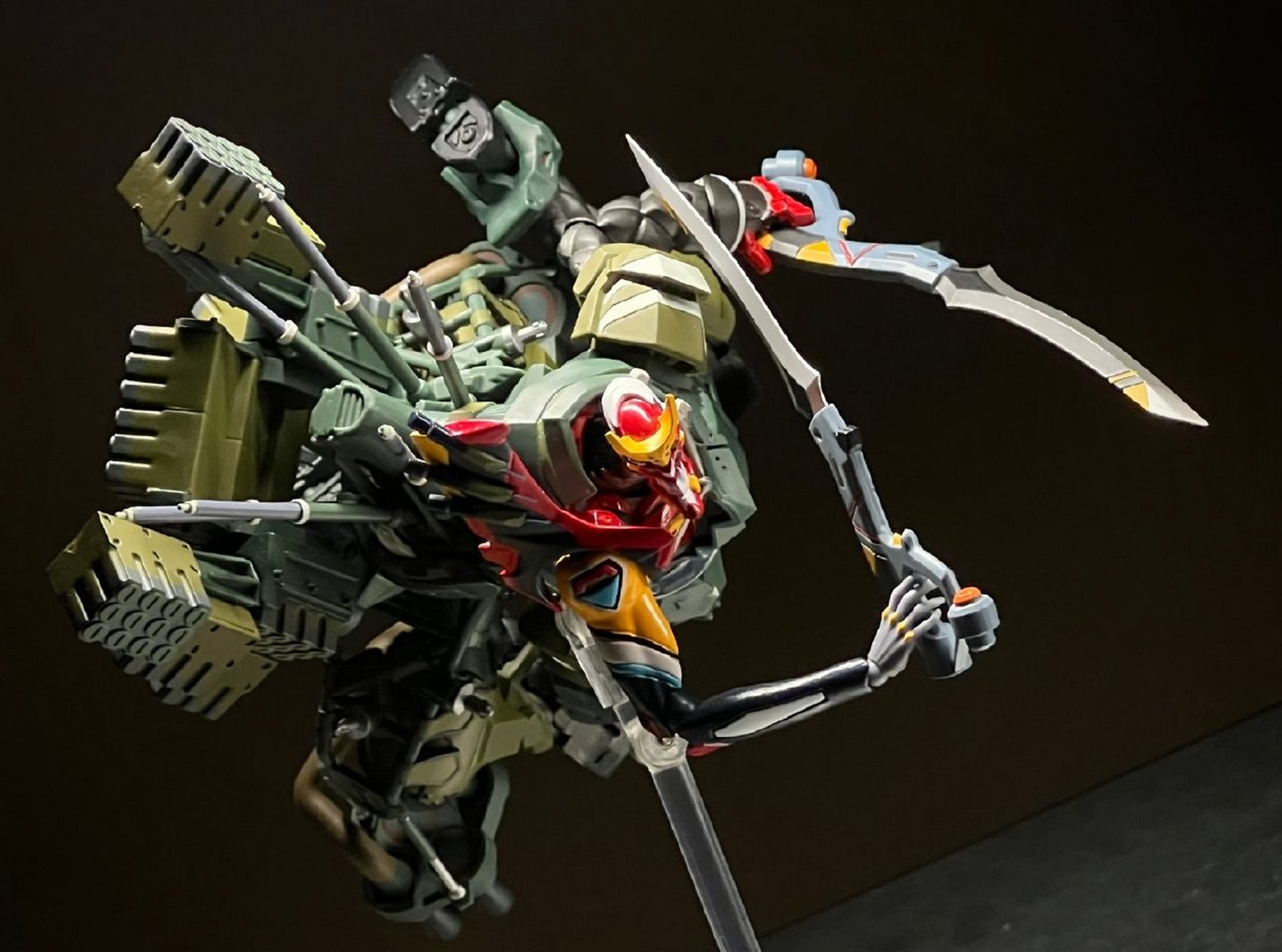 模型欣赏:海洋堂 转轮科技 《新世纪福音战士》新2号机α,模型高约 20