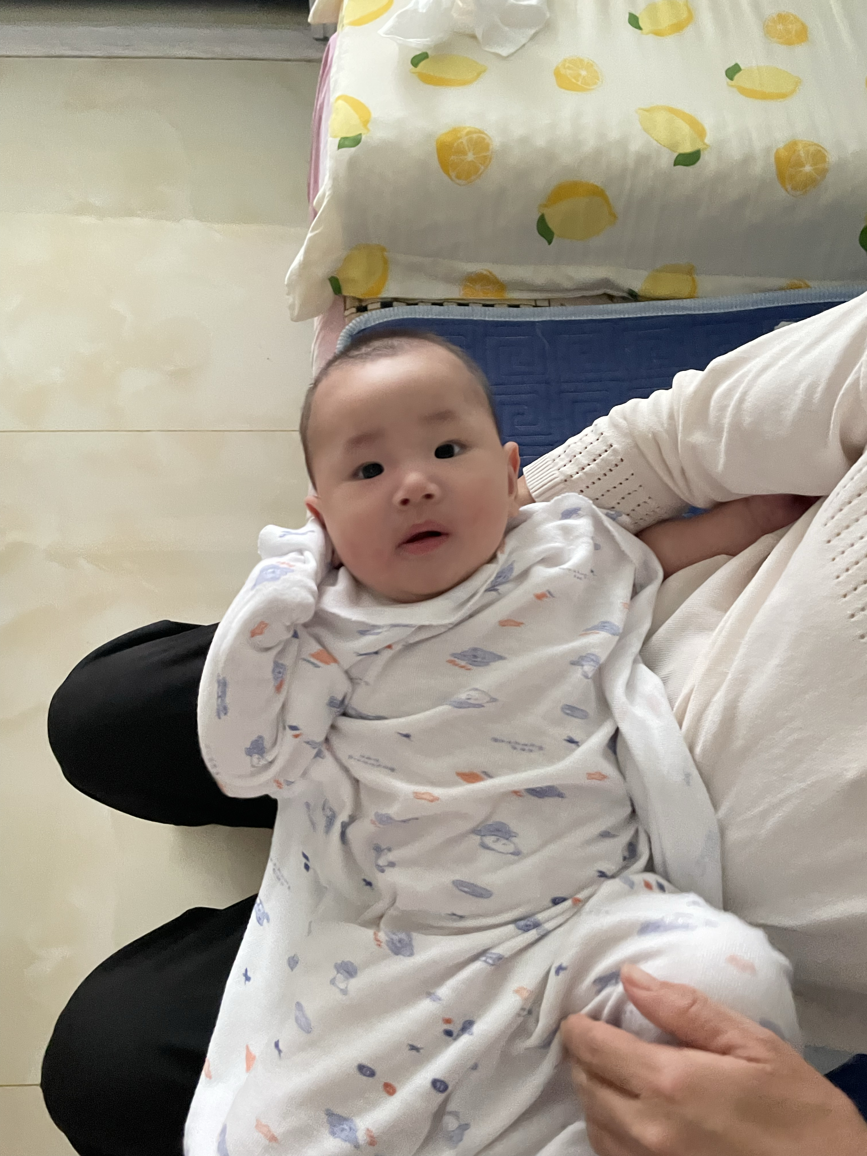 百度妈妈圈# 刚刚沐浴完成的小宝贝,乖得很!