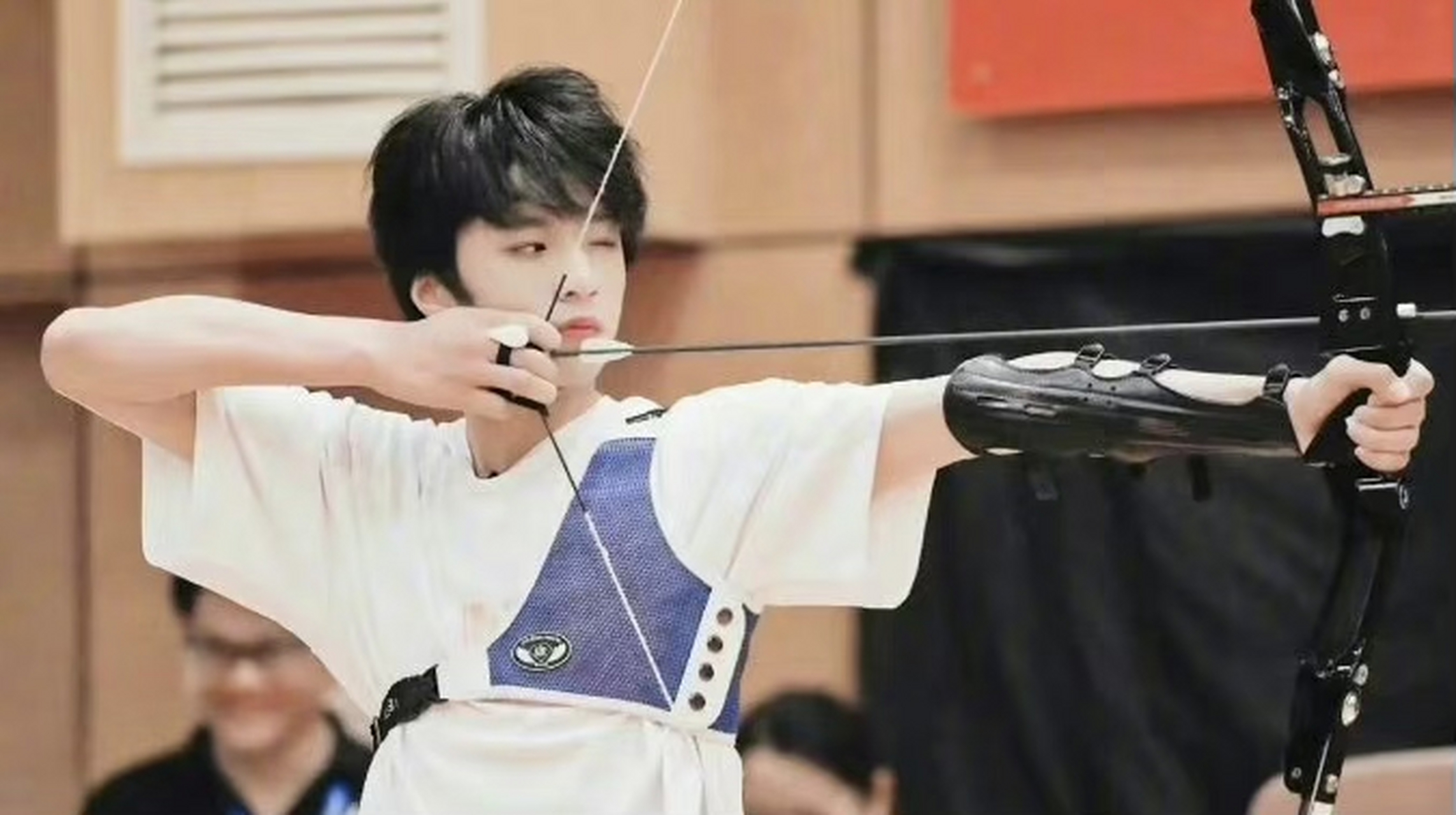 刘耀文tf家族运动会历年射箭照片,好像还跟小时候一样 #动态连更挑战