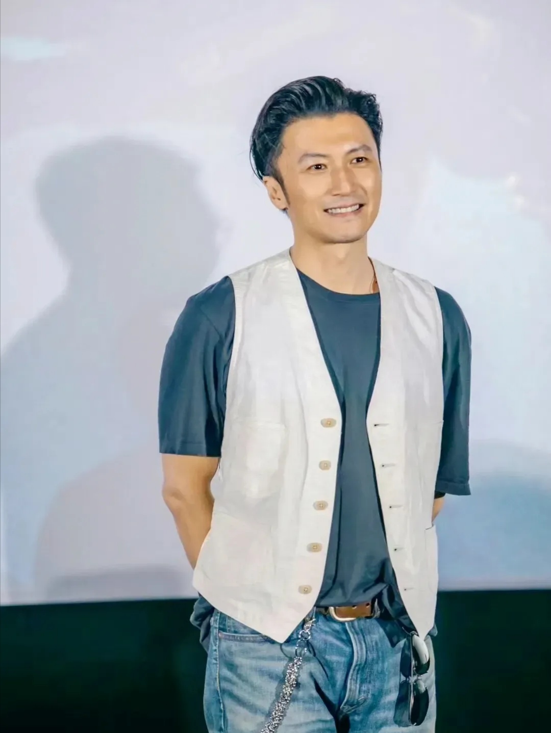 谢霆锋多少岁了?为什么认识他十几年了都不见老?还是那么帅气!