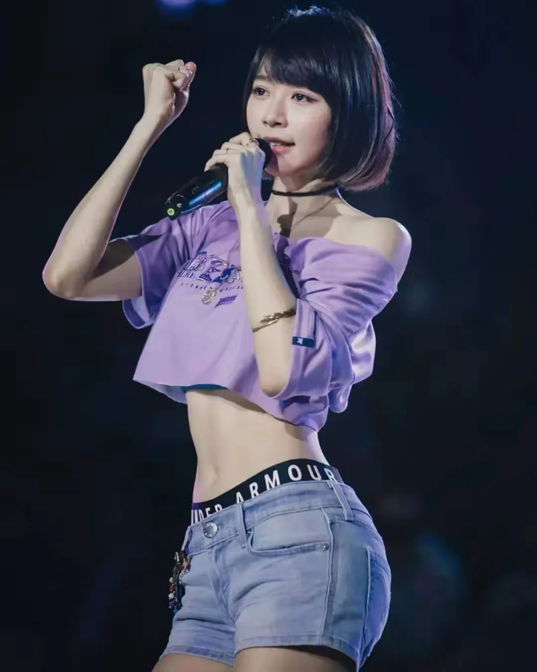 性感身材与童颜共存,纯欲风天花板