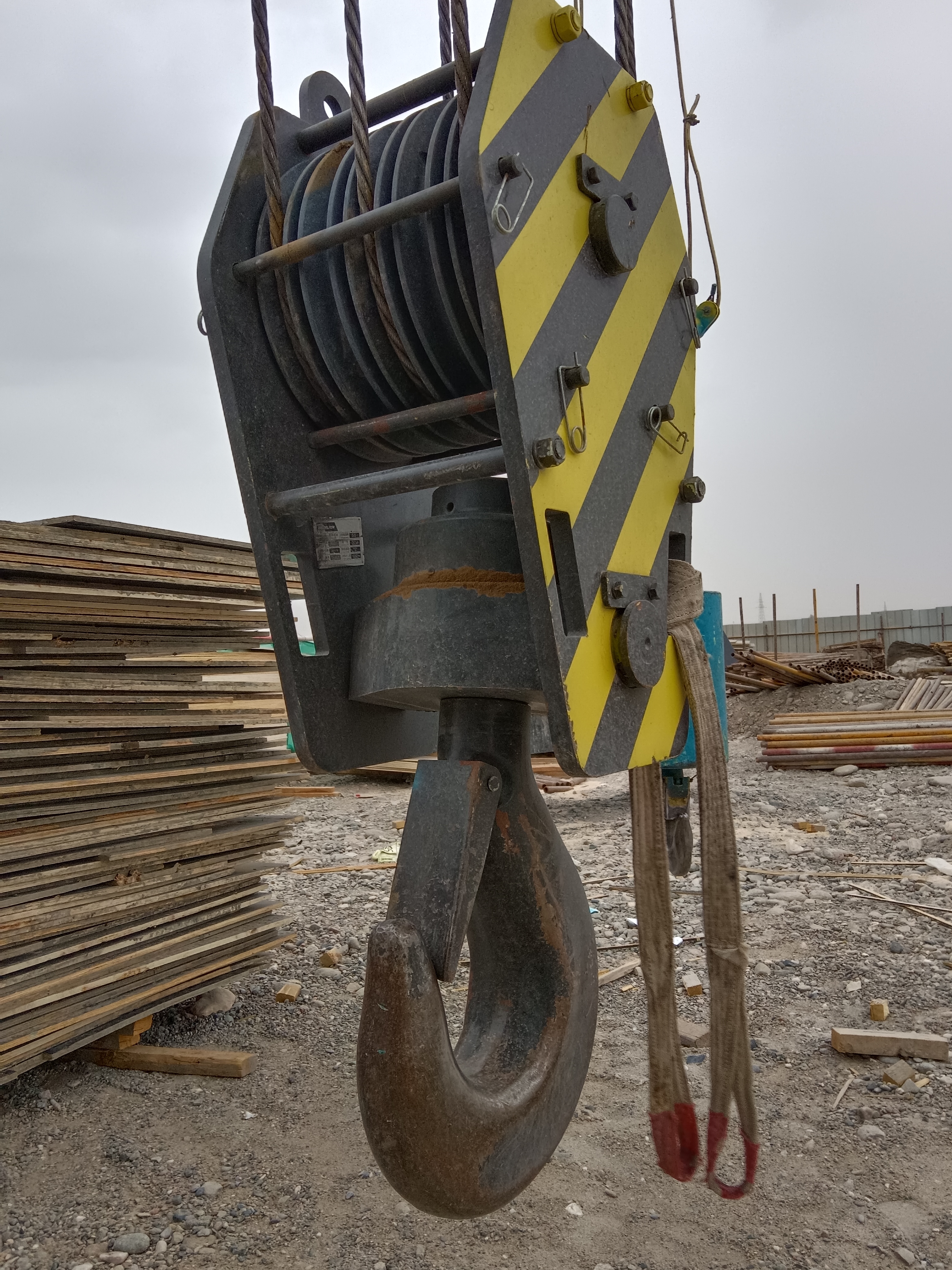 50吨吊车的钩子,看看霸气不