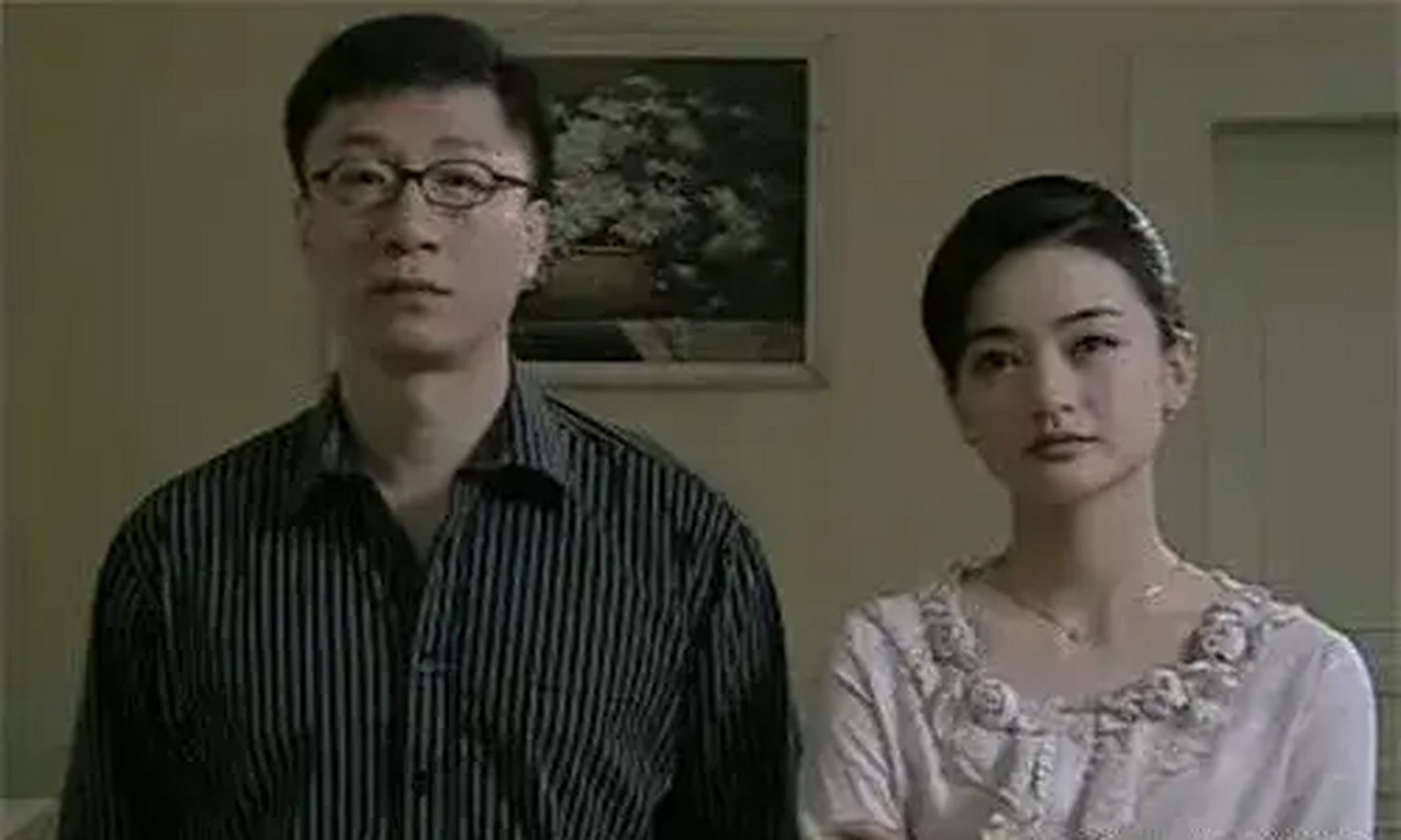 《潜伏》的大结局,实际上导演以一种含蓄的方式向我们透露了某些信息